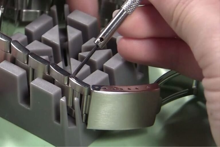 comment-retirer-les-maillons-d-une-montre-horlogerie